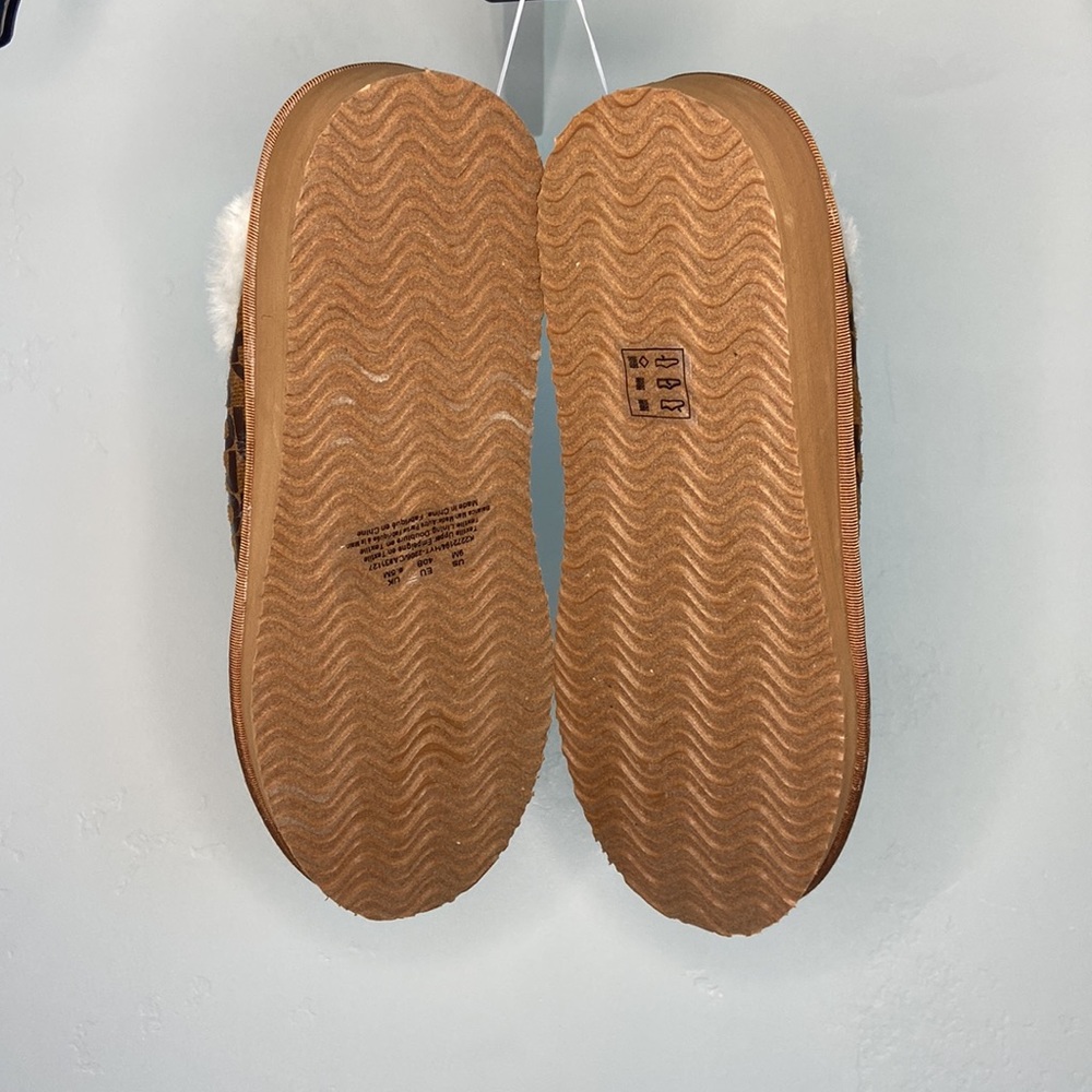 DKNY Slippers - Picture 3 of 3